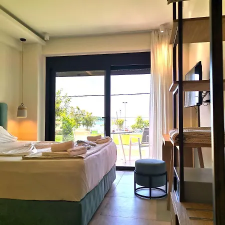 Thetis Boutique נאוס מרמרס